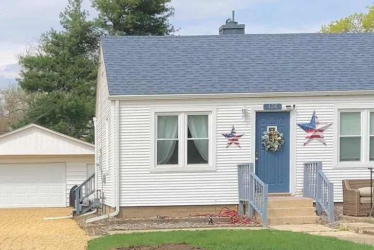 136 Huron Rd — Photo 1
