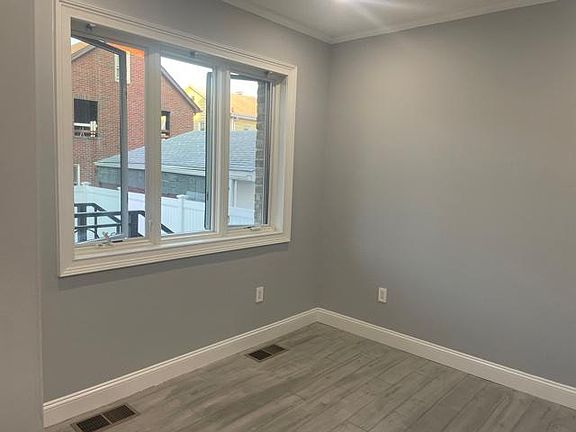 4th image of 4225 190th St Floor 1