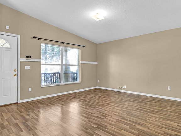 4th image of 2702 N Myrtle Ave