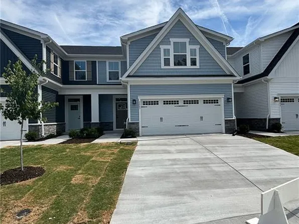 2089 Striper Ct, Carrollton, VA 23314