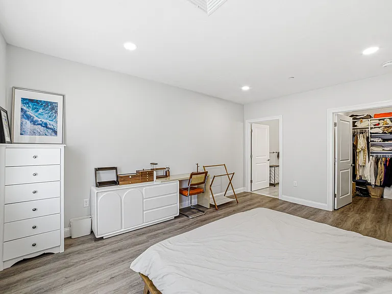 320 Middlesex Ave #D208 — Photo 9