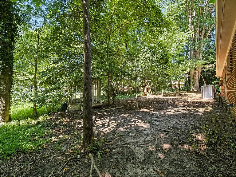 97 Shamrock Ln — Photo 32
