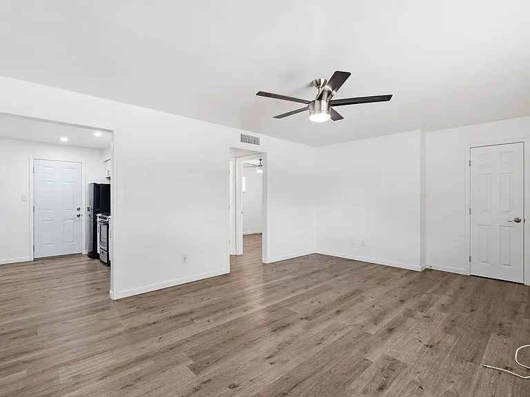1329 N 48th St #5 — Photo 4