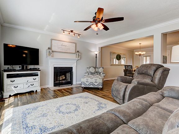 3rd image of 4345 Aylesbury Dr