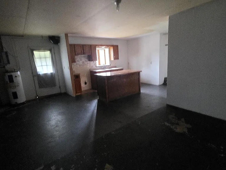 420 W State St — Photo 20