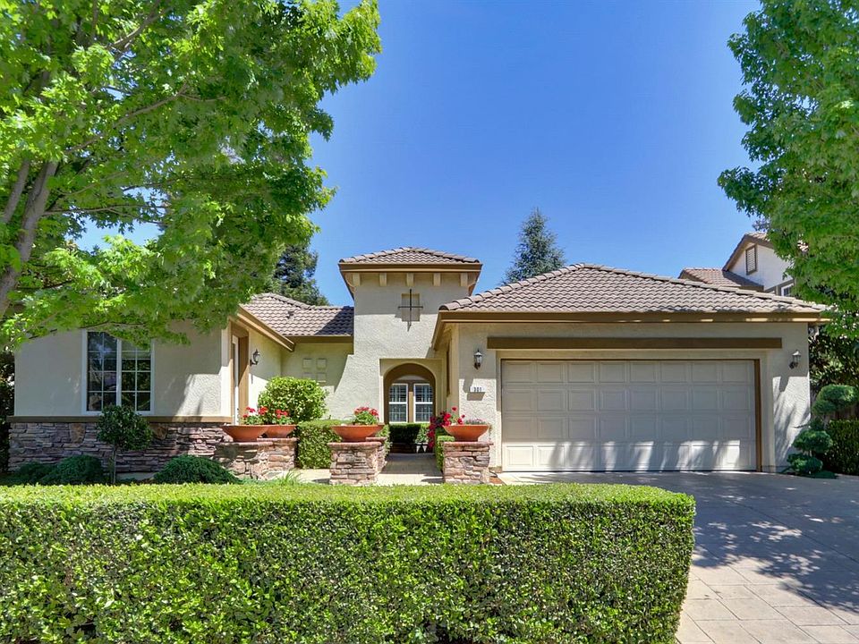 1st image of 301 Westlake Dr