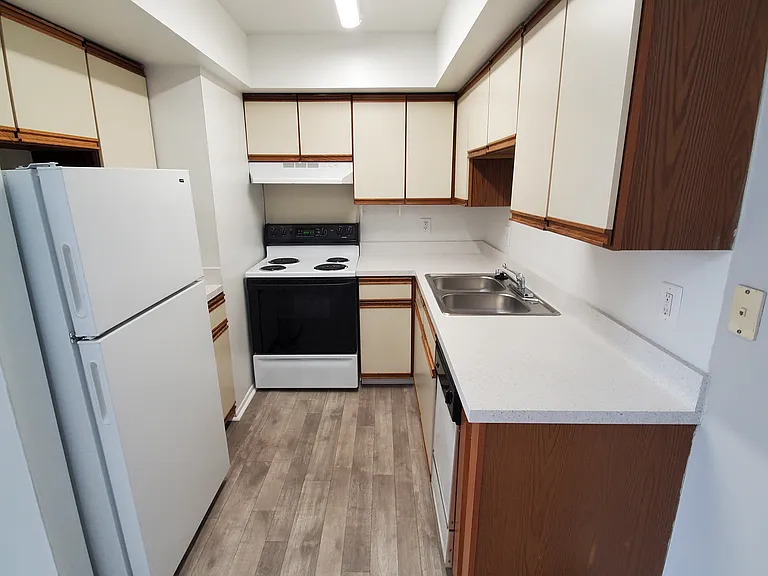 Eton Square Apartments and Townhomes — Photo 100