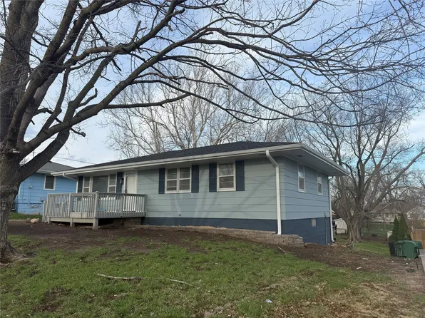 615 N 4th St, Carlisle, IA 50047