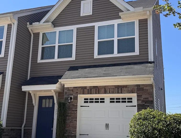 123 Roundtree Dr — Photo 1