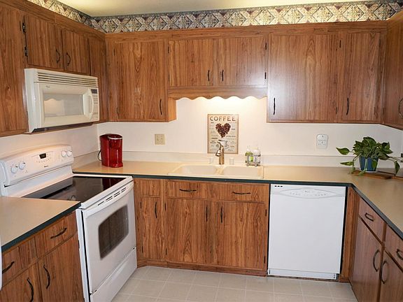3rd image of 1636 S 115th Ct APT 1