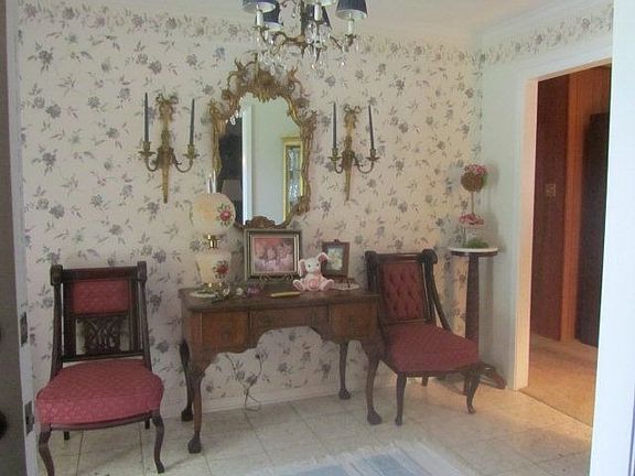 3rd image of 2708 Merriman St