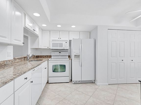 3rd image of 14671 Bonaire Boulevard #401