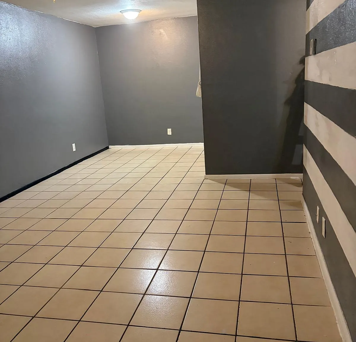 2 bed, 900 sqft, $1,800 — Photo 2