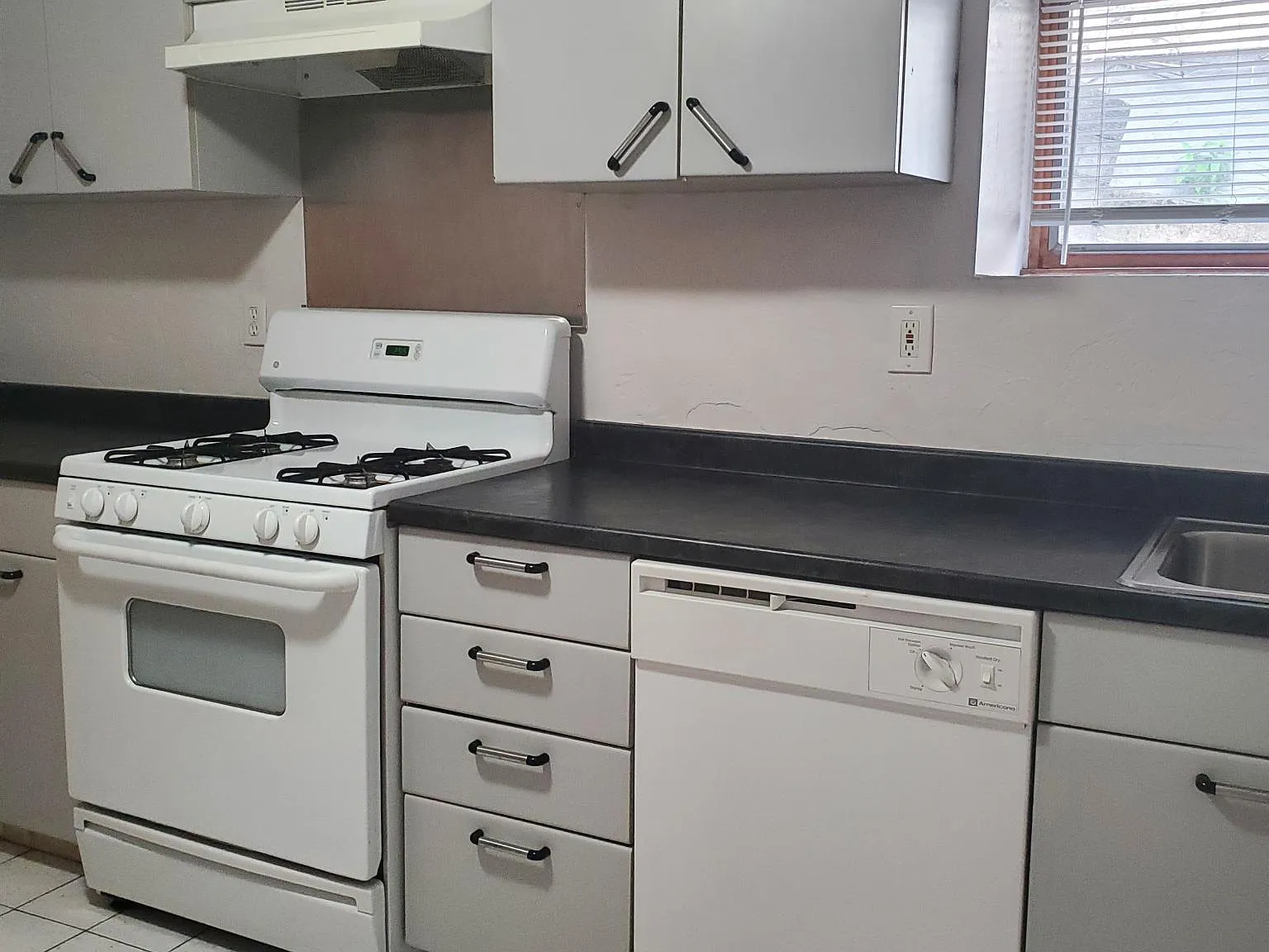 250 Vane St — Photo 3