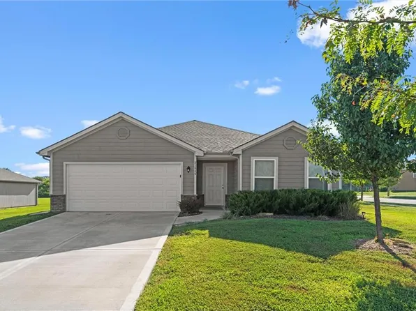 21845 Franklin St, Spring Hill, KS 66083