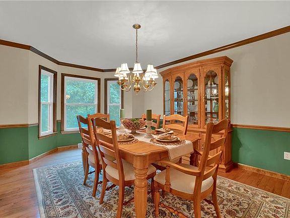 5th image of 212 Autumn Hill Dr