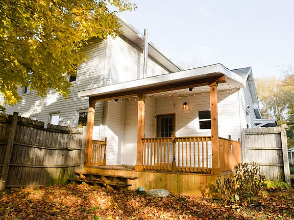 4th image of 438 Wright St