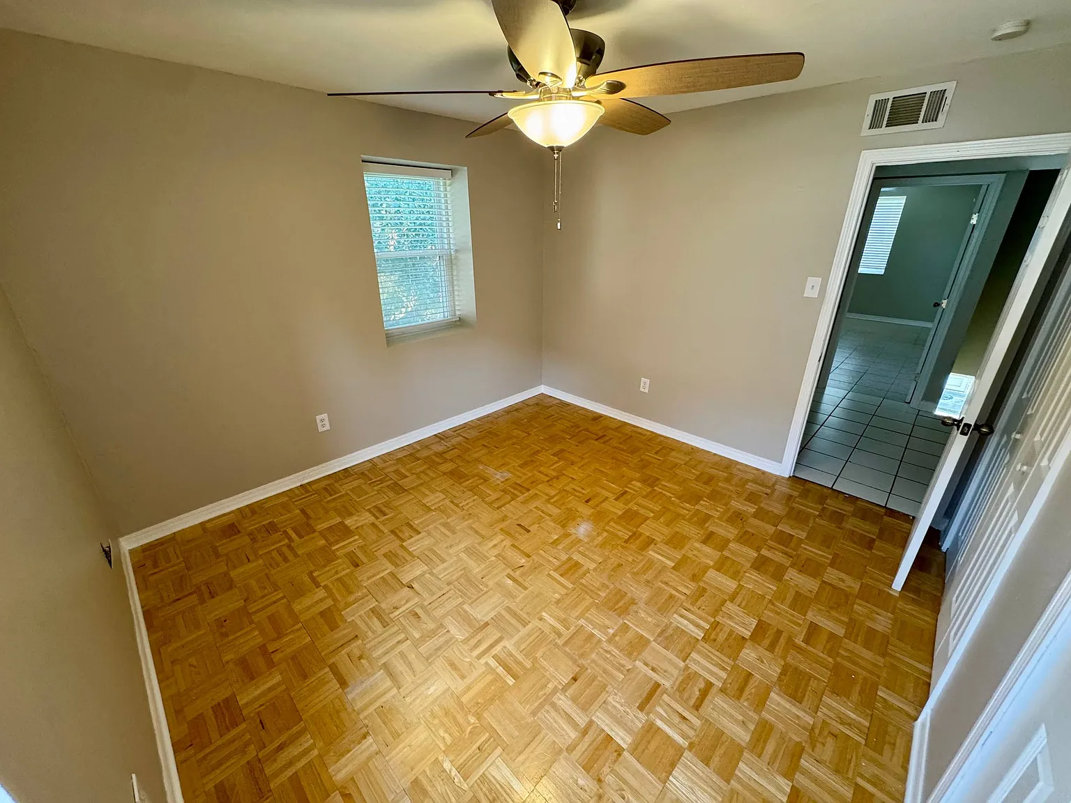 2 bed, 1.5 bath, 1000 sqft, $1,400 — Photo 4