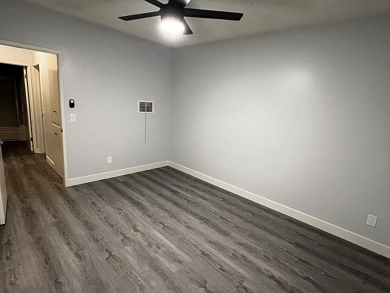 1124 N Columbus Ave #6 — Photo 5