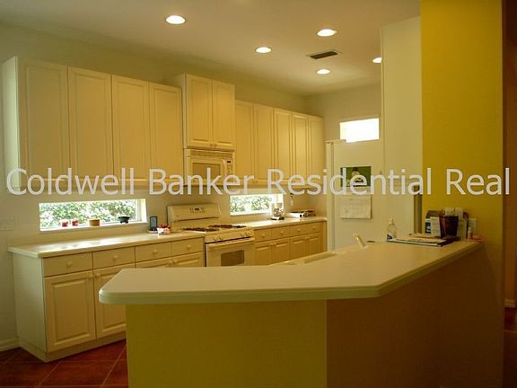 Bright efficient kitchen