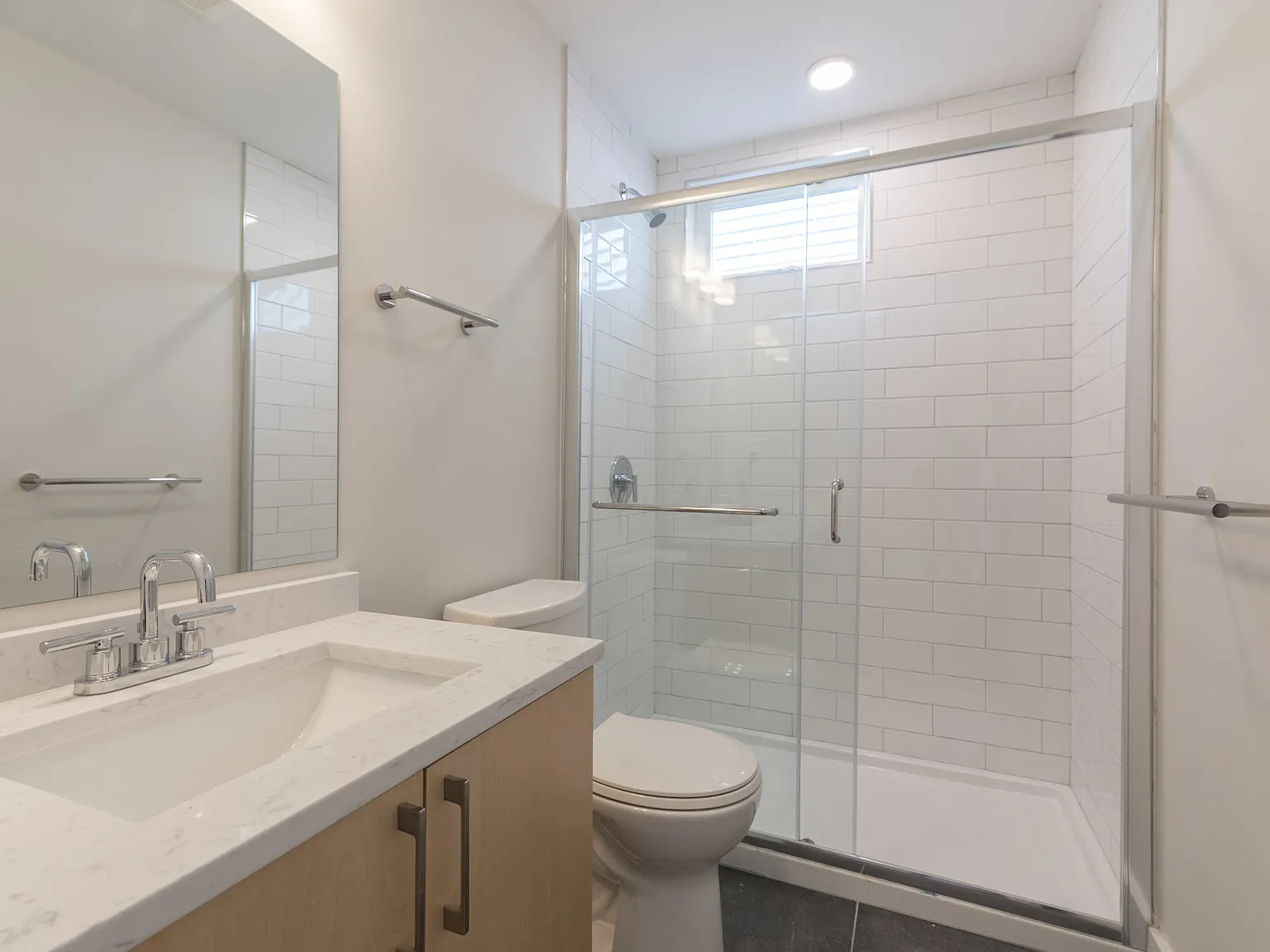 3 bed, 1050 sqft, $3,500 — Photo 2