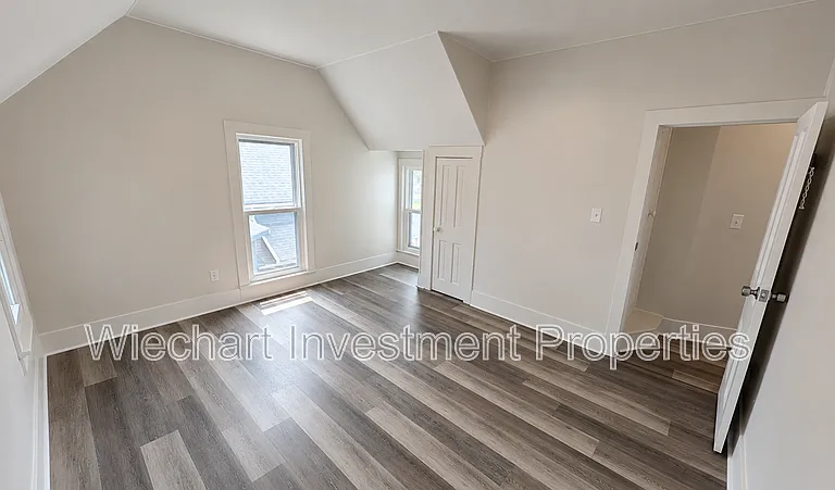 342 N Charles St — Photo 10