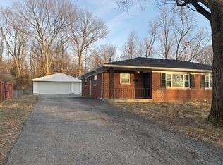 827 Riverside Dr, Greenwood, IN 46142