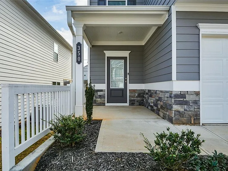 350 Cranston Dr — Photo 4