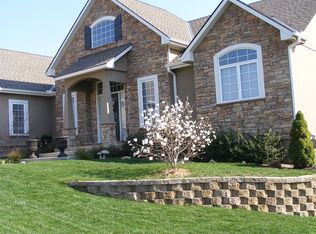 217 SE Hackamore Dr, Lees Summit, MO 64082