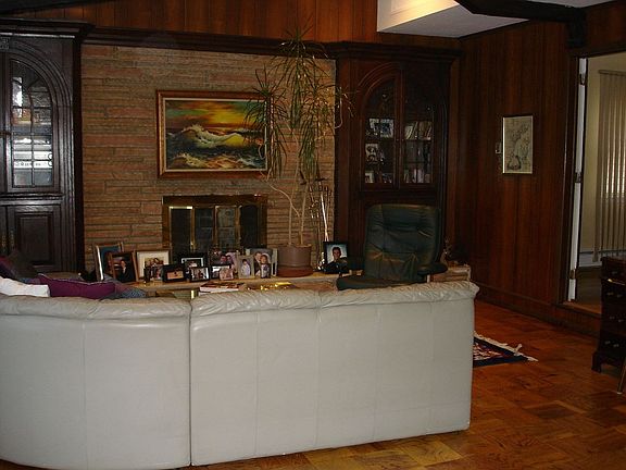 3rd image of 2 Dell Dr