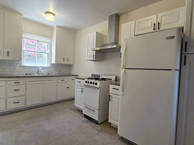 1608 Silver Lake Blvd — Photo 9