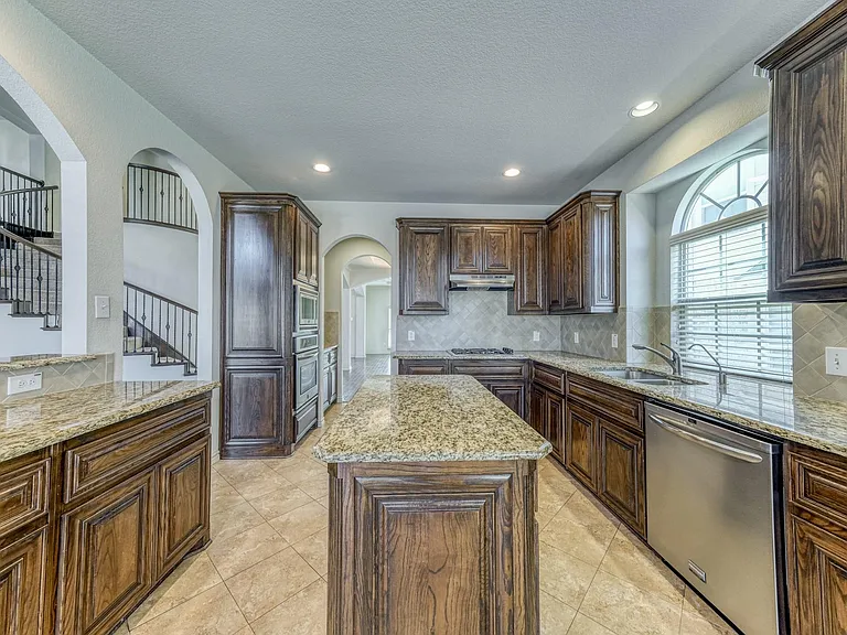 5716 Sleepy Creek Ln — Photo 16
