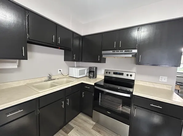 130 E 5th St #3, Byron, IL 61010