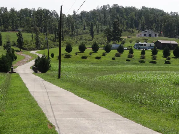 1197 Back Valley Rd, Trenton, GA 30752