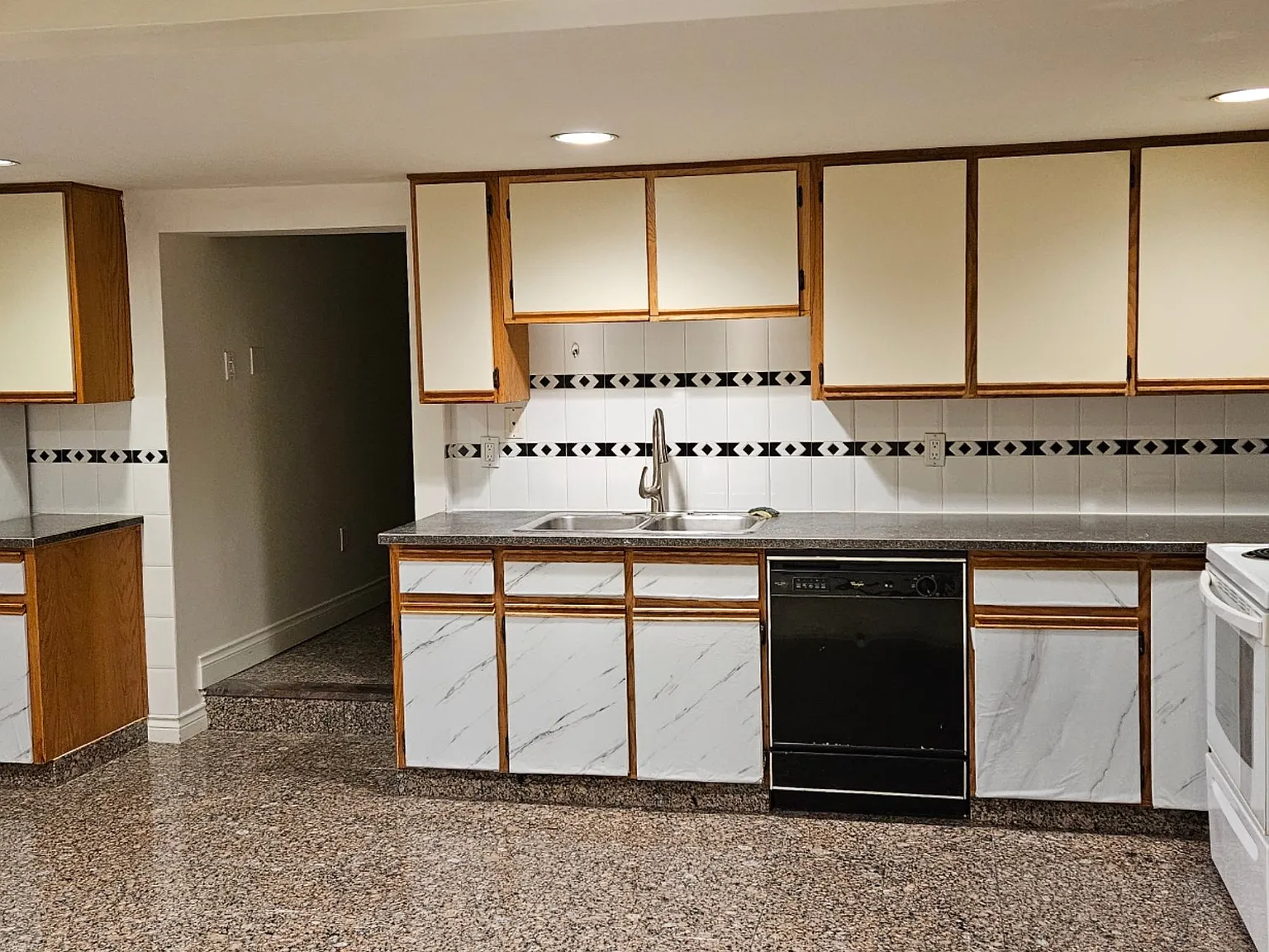 2 bed, 1200 sqft, $2,190 — Photo 4
