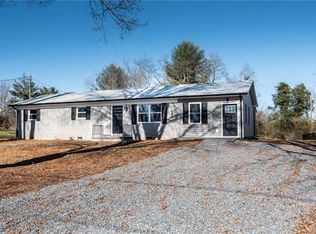 77 Hillsdale Ln, Taylorsville, NC 28681