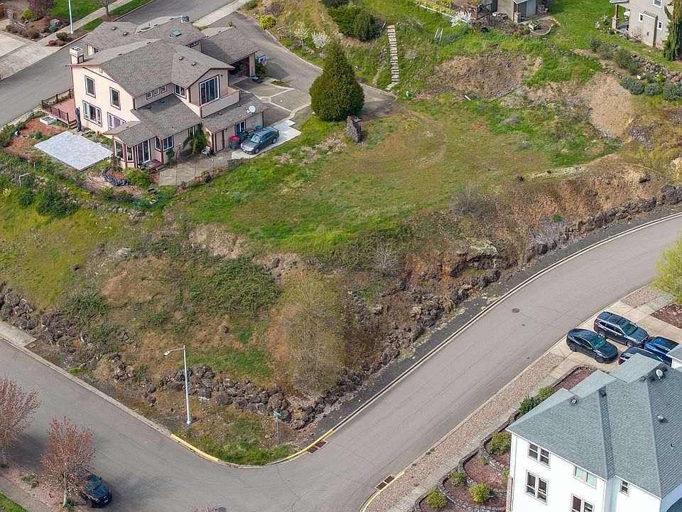1st image of 2683 NW Mount Hood Dr