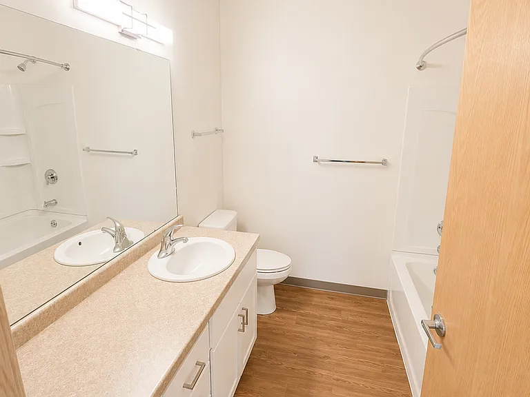 410 E Main St — Photo 10
