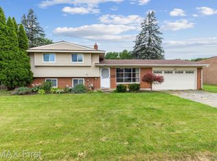 1268 Knollwood Dr, Lapeer, MI 48446