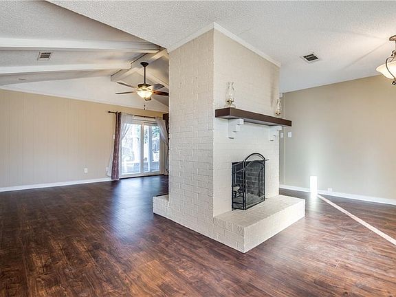 5th image of 2221 Shady Brook Dr