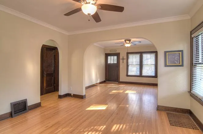 208 N Oak Ave — Photo 9