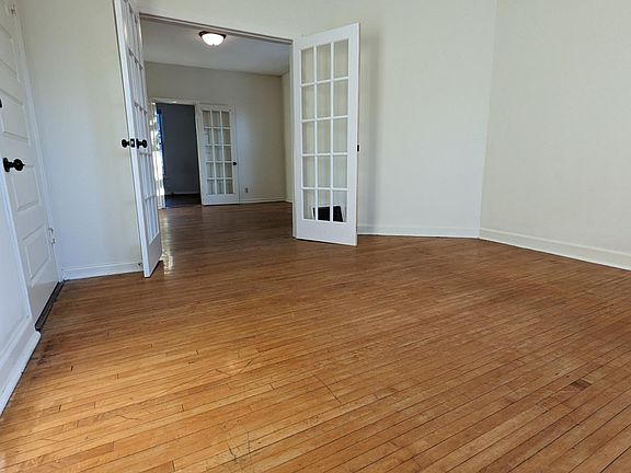 4th image of 695 24th Ave NE #1