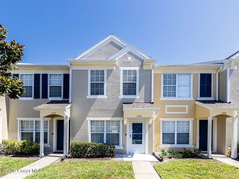 1390 Hampton Park Ln — Photo 1