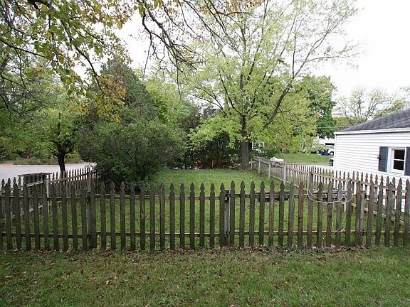 4th image of 1130 Burr Oak Ct