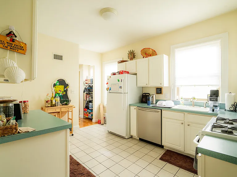 33 Mapleton St #1 — Photo 6