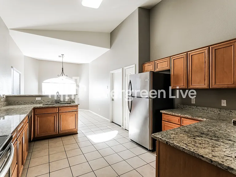 6026 N 68th Dr — Photo 6