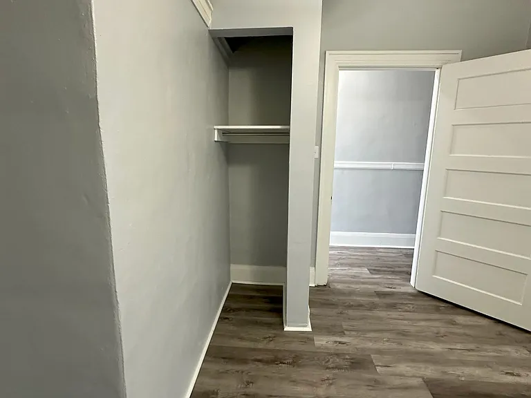 607 E 5th St #6 — Photo 18