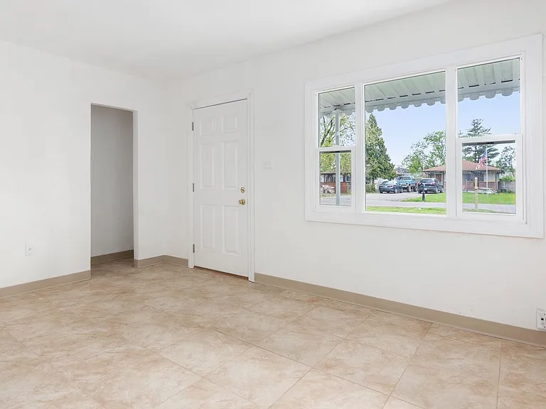 1231 S Denny St — Photo 5