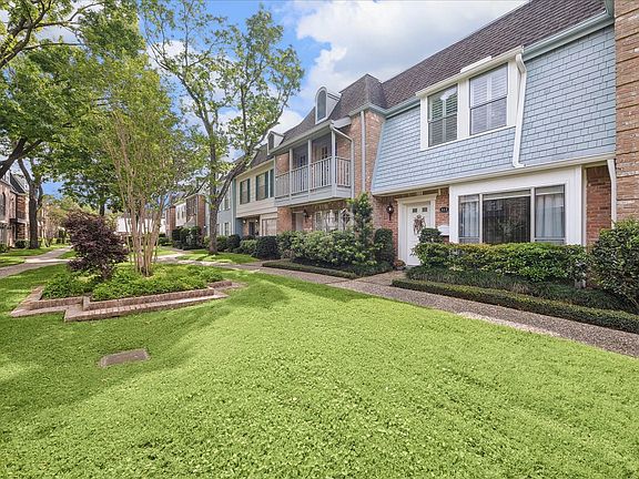 2nd image of 413 N Post Oak Ln #413