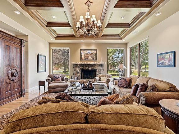5th image of 423 High Pointe Cir